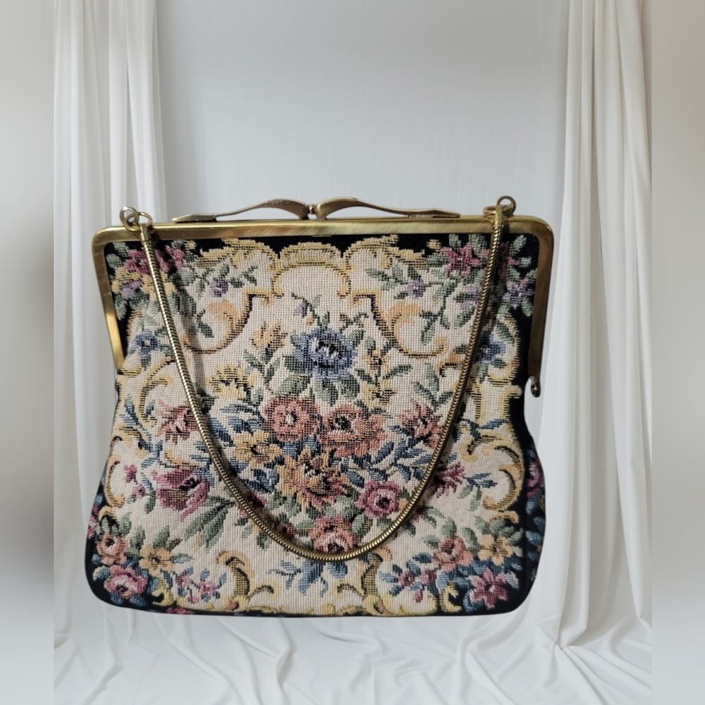 Vintage Jordon Marsh Company Kiss lock Boston floral needlepoint.